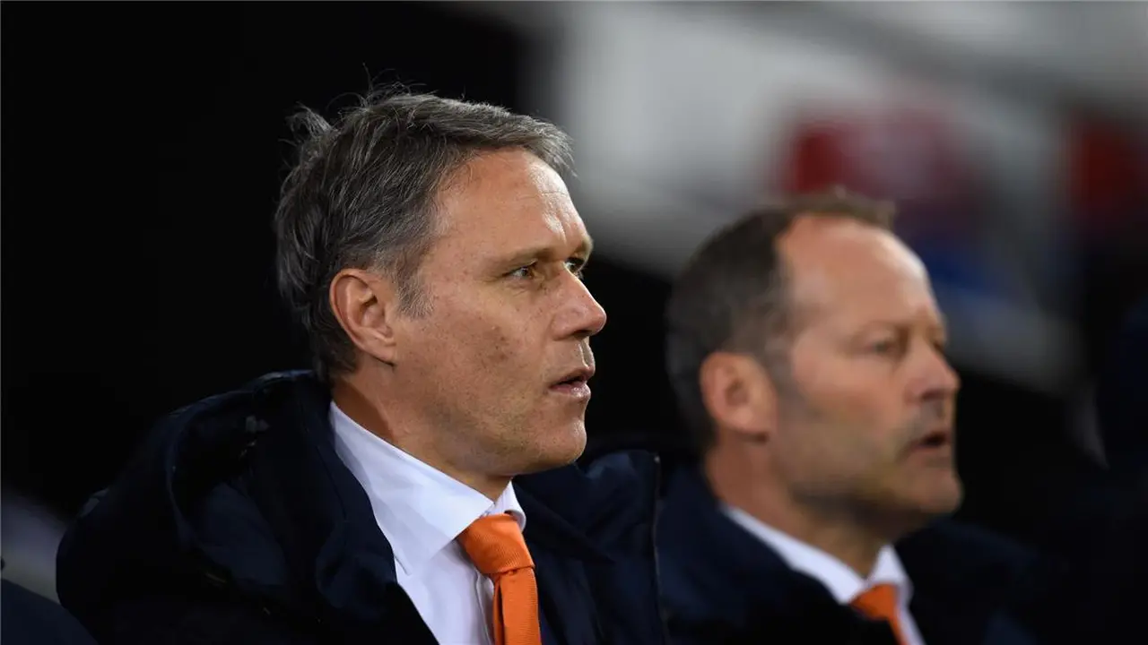 فان باستن: نجم برشلونة أفضل لاعب عالمي.. بشرط واحد يستمر